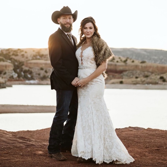 Sexy Gorgeous lace wedding dress! - Picture 4 of 7